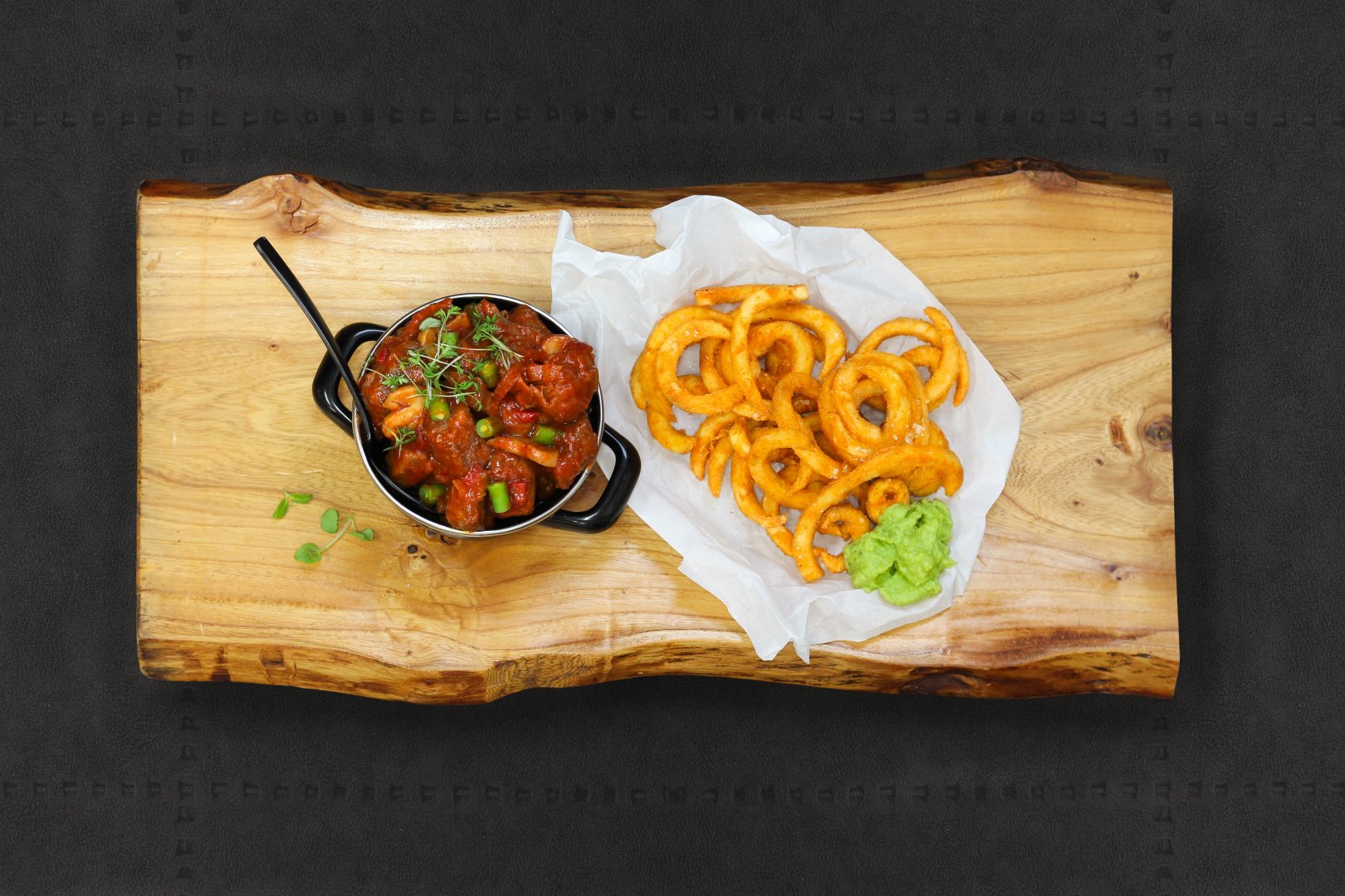 Friet speciaal met Hongaarse Goulash