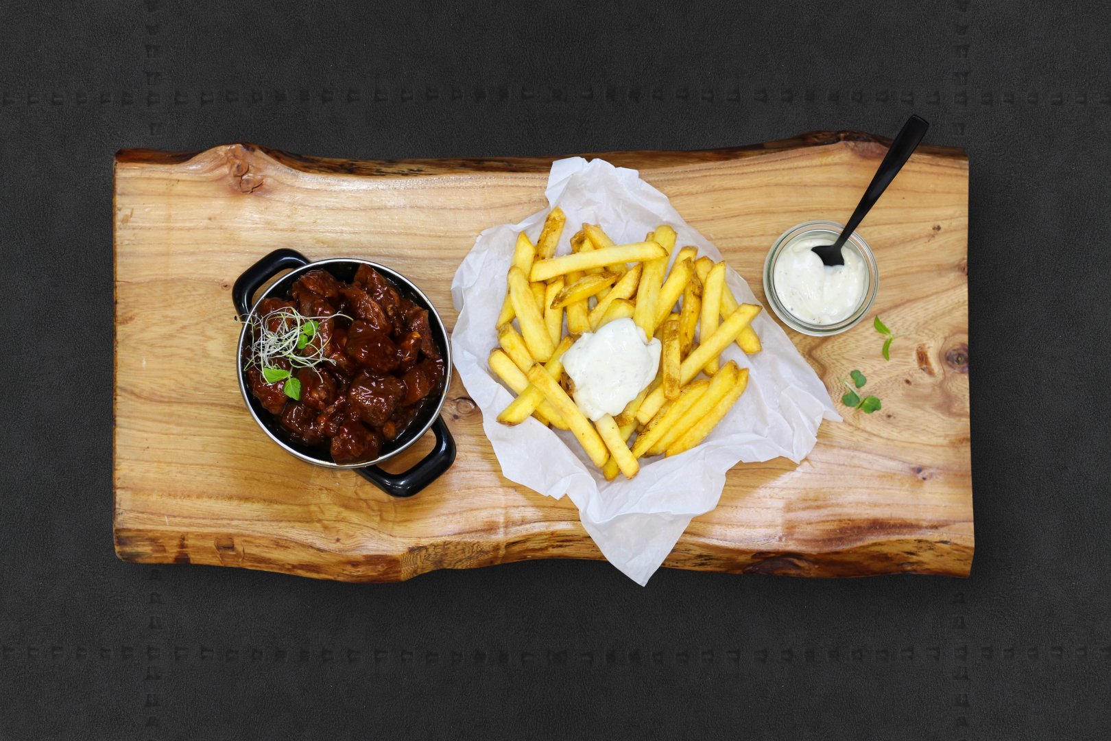 Friet met Limburgs Zuurvlees