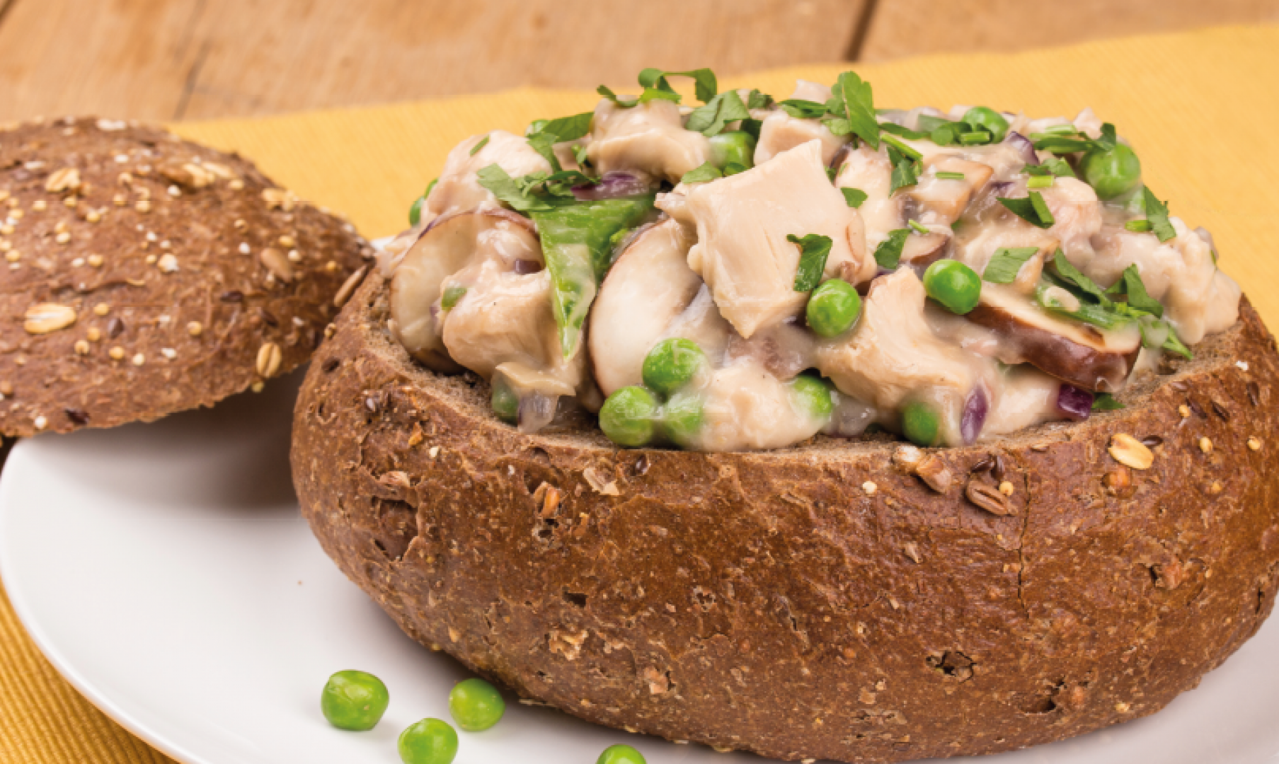 Gevuld broodje met kippenragout